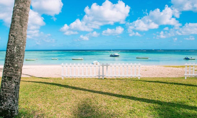 Trou aux Biches House | Bénitier: Seafront private apartment