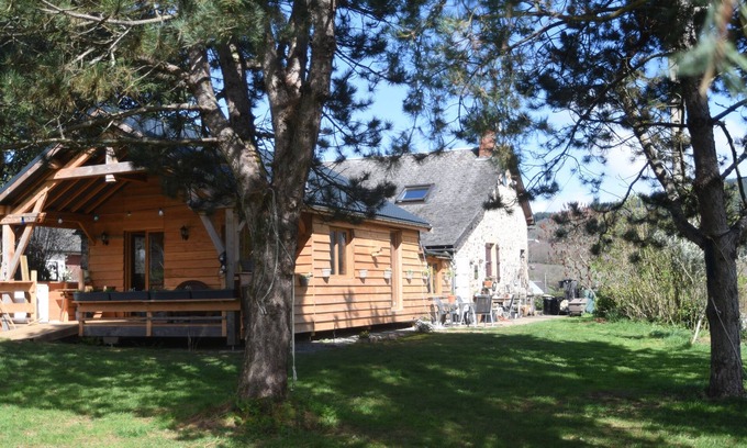 Larochemillay Bed & Breakfast | B&B at Résidence des Artistes. Luxurious, very quiet residence with excellent cuisine
