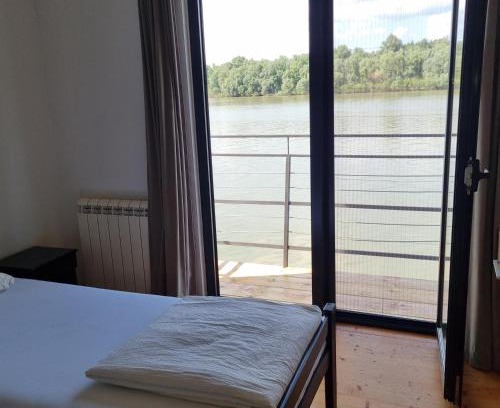 Novi Beograd Bed & Breakfast | B&B Botel Charlie