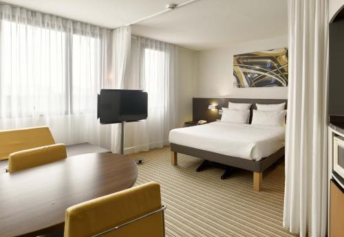 Velizy-Villacoublay Hotel | B&B HOTEL Vélizy Est
