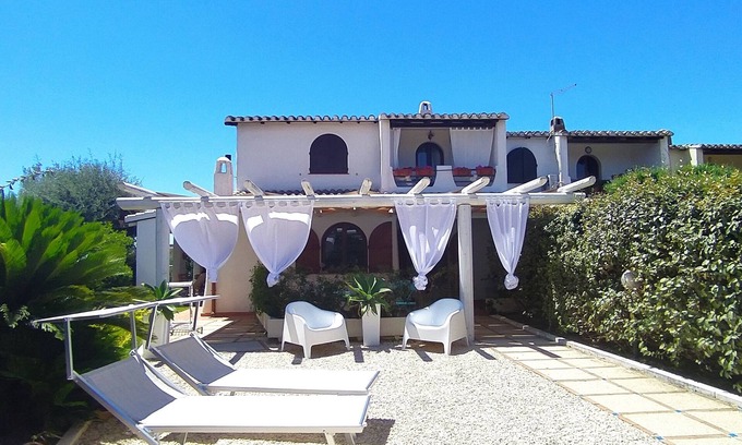 Quartu Sant'Elena Bed & Breakfast | B&B in villa 300 mt from the beach, between Cagliari and Villasimius, Sardinia