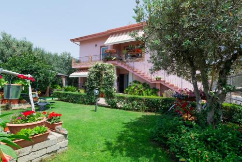Villa San Pietro Bed & Breakfast | B&B L'Asfodelo