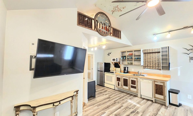 Lubbock Cottage | B Cozy Private One Bedroom home with great space for solo or couples!