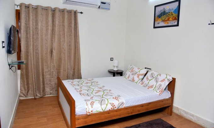 East Tambaram Hotel | B Square Inn