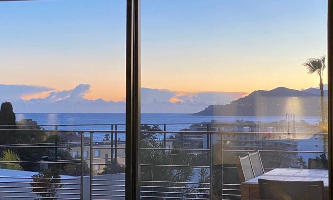 Cannes La Bocca Apartment | B002 - Superbe appartement avec Vue Mer et Piscine