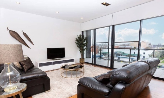 Turvey Park Apartment | B1/302-1 Flinders St · Stylish Inner City Penthouse Apartment