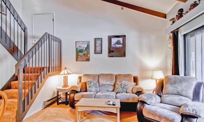 Yosemite West Condo | (B205) Loft Condominiums