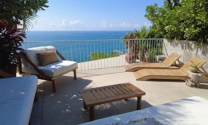 Hidalgo Apartment | B3 Impeccable Style meets Ocean View