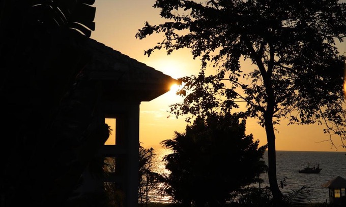 Na Chom Thian Villa | Baan Dhewaran Beachfront Villa