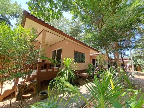 Ko Lanta Cabin | Baan Long Beach