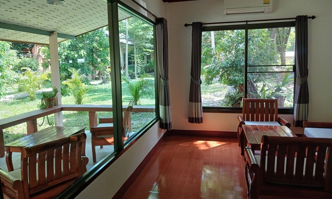 Ko Lanta Hotel | Baan Long Beach