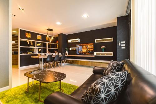 Chang Phueak Villa | Baan PromTel ,Villa close to Nimman, Resort Pool