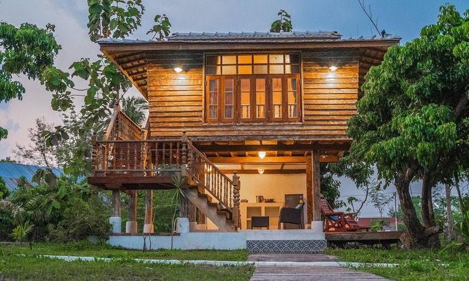 Ban Waen House | Baanchandra Jungle Tiny Barn House .