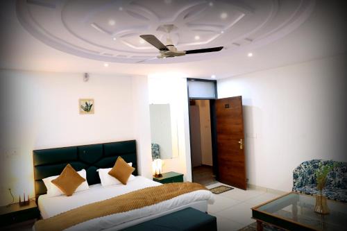 Shri Madhopur Hotel | Baba Sundaram Hotel