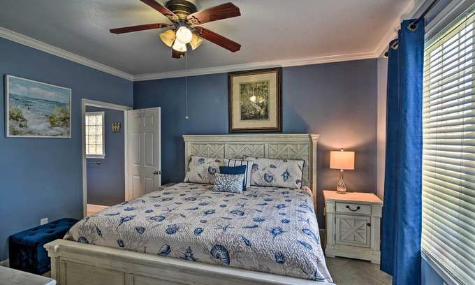 Galveston Condo | Babe's Beach Resort Retreat: Walk to the Gulf