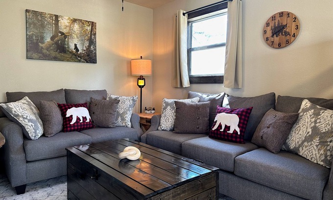 Branson Cabin | Baby Bear Cabin 3 - community pool and hottub.