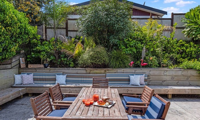 Mount Maunganui Cottage | Bach Relax - Mt Maunganui Holiday Home