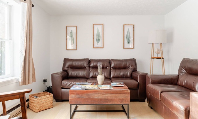 East Deering House | Back Cove Retreat-FREE Parking 5 min to Old Port!