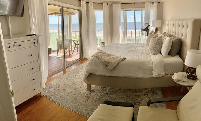 Ponte Vedra Beach Condo | Back on the Rental Market!nCoastal Cornern First Floor condo on the beach!