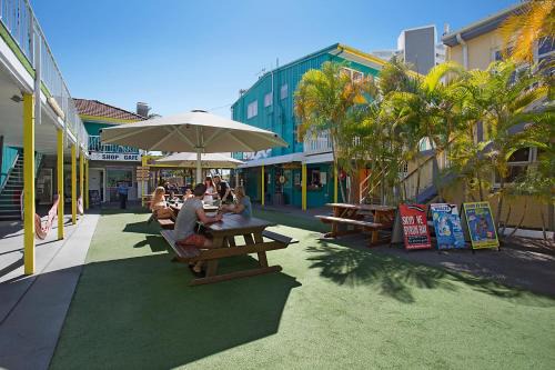 Surfers Paradise Hostel | Backpackers In Paradise 18-35 Hostel