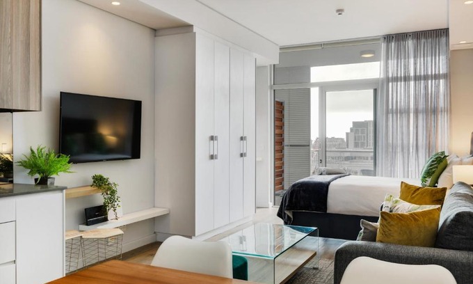 Cape Town City Centre Apartment | Backup-Power Eco Balcony Apartment near Table Mountain