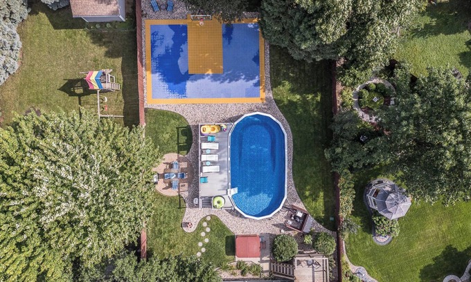 Sioux Falls House | Backyard Oasis- XL Pool, Hot tub, B-ball Court, Grill, Yard Games, Gaming Room!