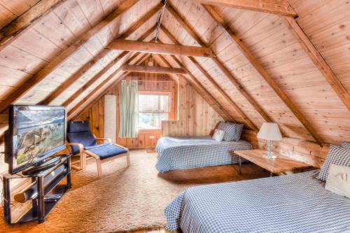 Tahoe Island House | Badger Basin - 30 Days or more Vacation Home Rental