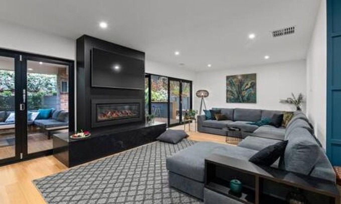 Badger Creek House | BADGER HOUSE - 4 Bed, 4 Bath, Stunning Entertainer plus Fire