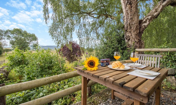 Brampton Bryan House | Badger Hut - One Bedroom House, Sleeps 2