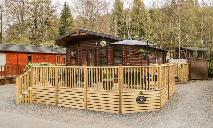 Troutbeck Bridge Cottage | BADGERS HOLLOW LODGE, pet friendly, with hot tub in Windermere