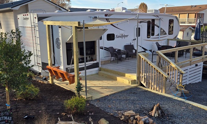 New London House | Badin Shores Resort Rental - Sleeps 6 - Fun Lake Vacation - Super Cute!