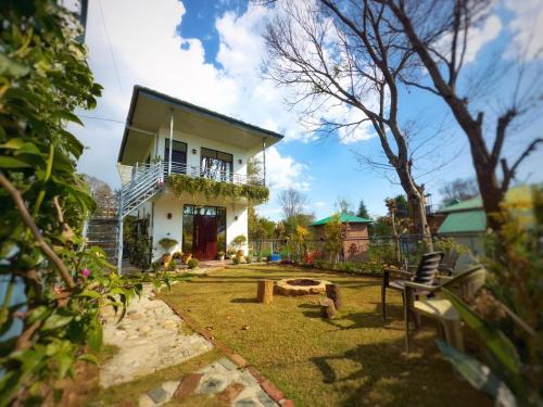 Gunehr Villa | Bagicha Baithak