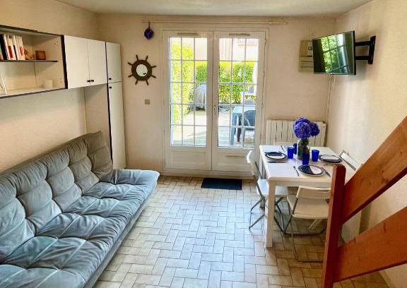 Courseulles-sur-Mer House | Baham YourHostHelper
