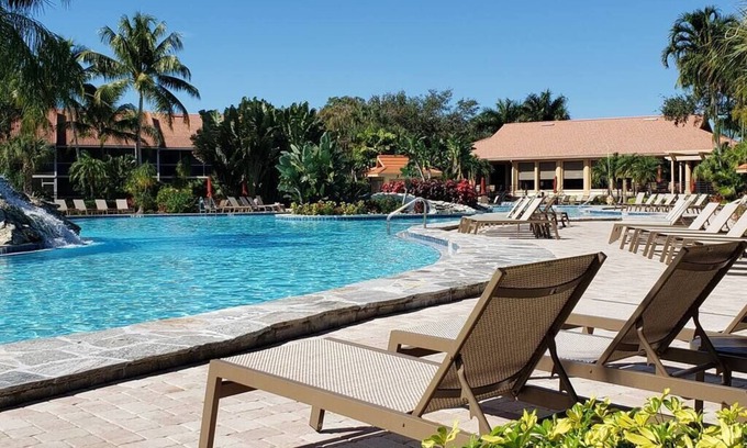 Naples Apartment | Bahama Breeze @Falling Waters Naples, Florida
