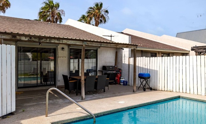 South Padre Island House | Bahama Pet Friendly Pool/Beach