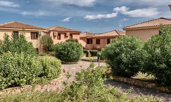 Golfo di Marinella Apartment | Baia de Bahas Three-room apartment sleeps 6, with A.C, a few steps from the sea