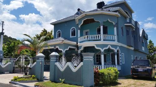 Runaway Bay Bed & Breakfast | Bailey's Bed and Breakfast