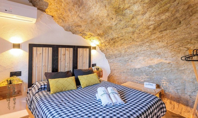 Setenil de las Bodegas Villa | Bajo la Alcazaba Setenil de las Bodegas by Ruralidays