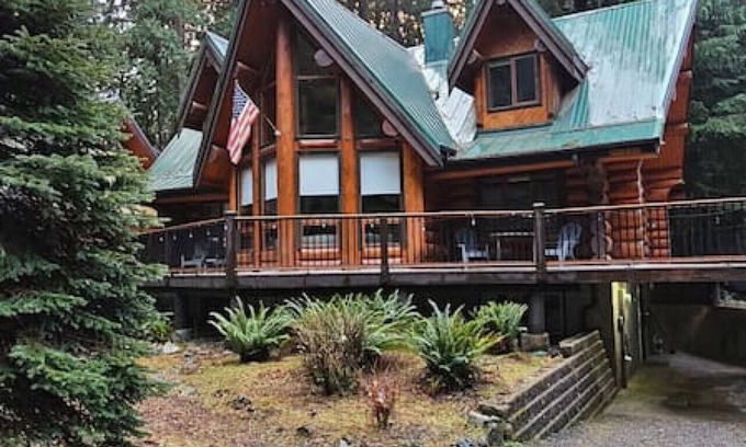 Glacier Cabin | Baker Bliss Chalet-Game Room, Hot Tub, EV Charger