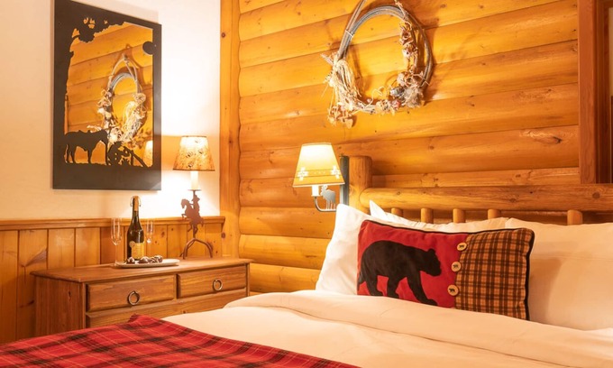 Lake Louise Cabin | Baker Creek | Superior One Bedroom Suite