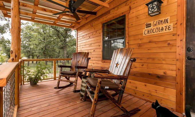 Fredericksburg Cabin | Bakery Haus - German Chocolate Suite | Cute Cabin for 2