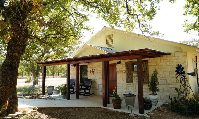 Fredericksburg House | Bakery Haus- Tres Leches | Pleasant Cabin for 2