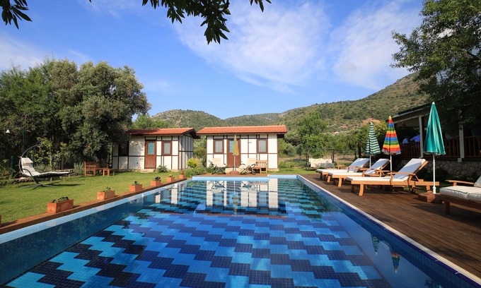 Mesudiye Hotel | Bal Badem Bungalov