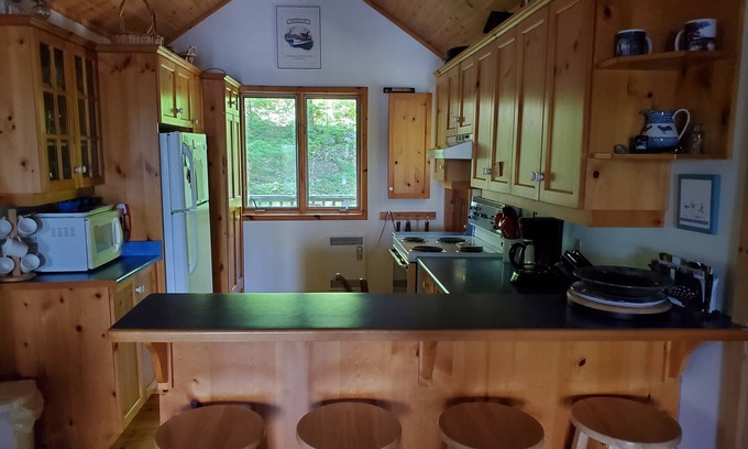 Bala Cottage | Bala Park Island Cottage on Lake Muskoka with private 100 ft waterfront lot.