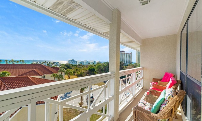 Summer Breeze Condo | Balconies with a Gulf View HS 54-302