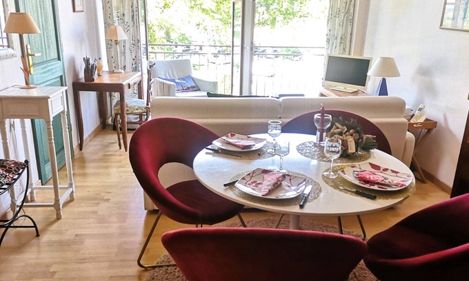 Honfleur Apartment | Balcons Sur le Port, Cosy T3 + Garage, Centre Historique 2-4 Pers. + Bébé