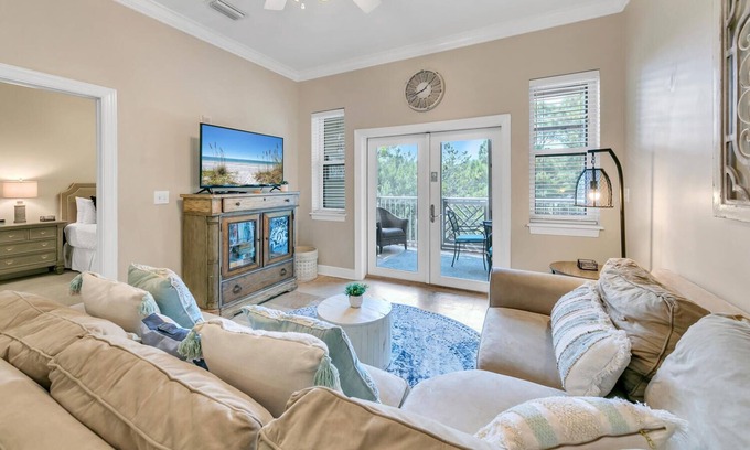 Seagrove Beach Condo | 🐟Balcony and Bikes-Cowtown Cottage 1302