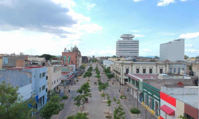 Guadalajara Apartment | Balcony Apartment right with beautiful Paseo Alcalde right outside your door