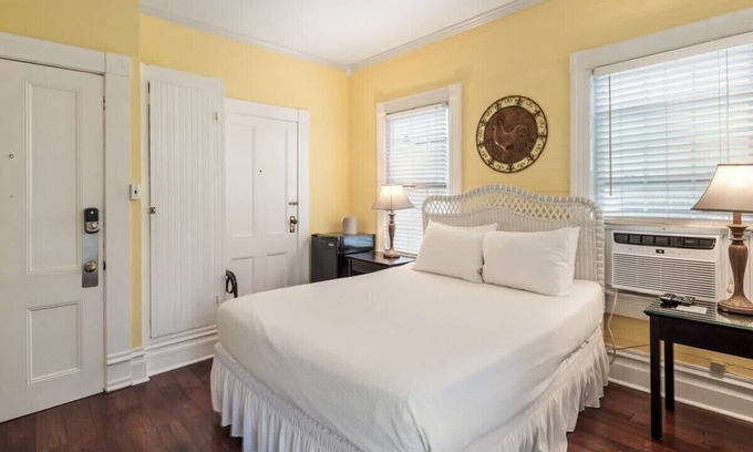 Key West Historic District Apartment | Balcony, Pool, & Near Duval - Curry House Room 2