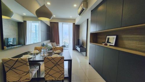 Bukit Bintang Apartment | Balcony Unit @ Robertson Residence 18f